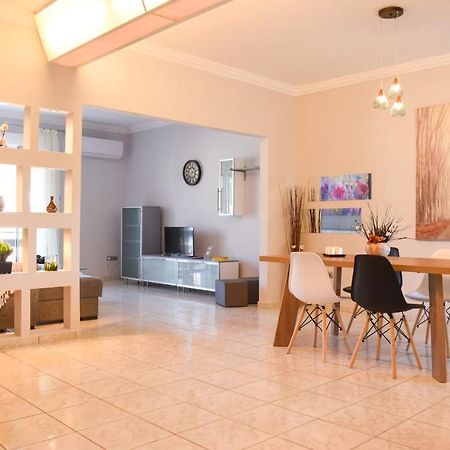 Cozy Flat On The Main Square, 10Min To The Sea Βίλα Καλαμάτα Εξωτερικό φωτογραφία